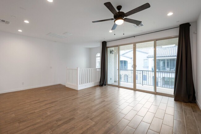 Building Photo - Like Brand New Luxurious Modern 3 Bedroom ...