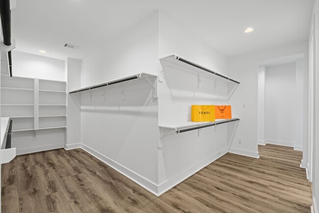 Building Photo - 5610 Savyon Dr