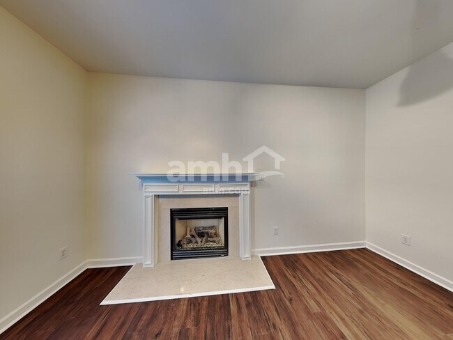 Building Photo - 15516 Crossing Gate Dr