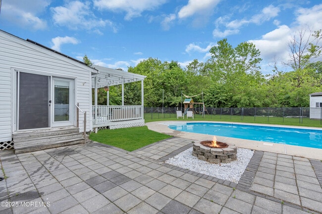 Building Photo - 210 Wingate Ct