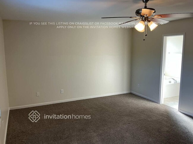 Building Photo - 4104 Hampstead Village Dr