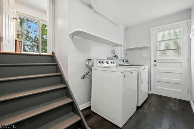 Building Photo - 49 Canoe Brook Pkwy