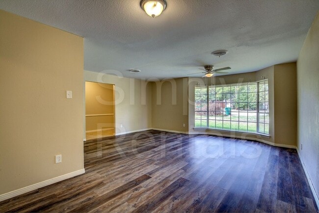 Building Photo - 6426 Chapman Dr