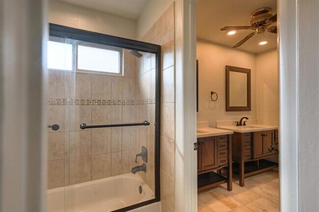 Building Photo - 5103 Temple Bell Dr