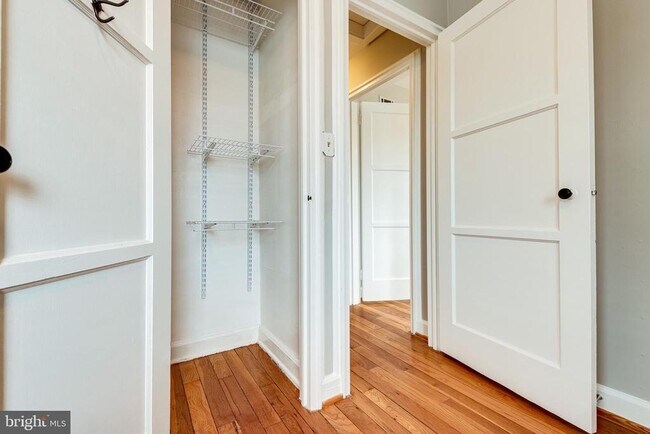 Building Photo - 5809 Mt Vernon Dr