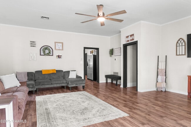 Building Photo - 501 Daspit St