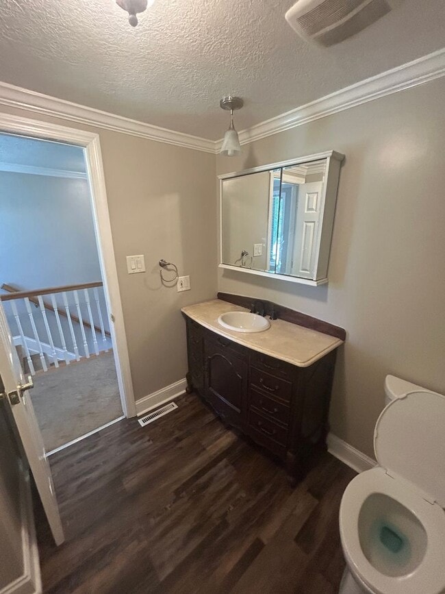 Building Photo - Modern 1 Bedroom Townhome in Prime Moon Township Location!