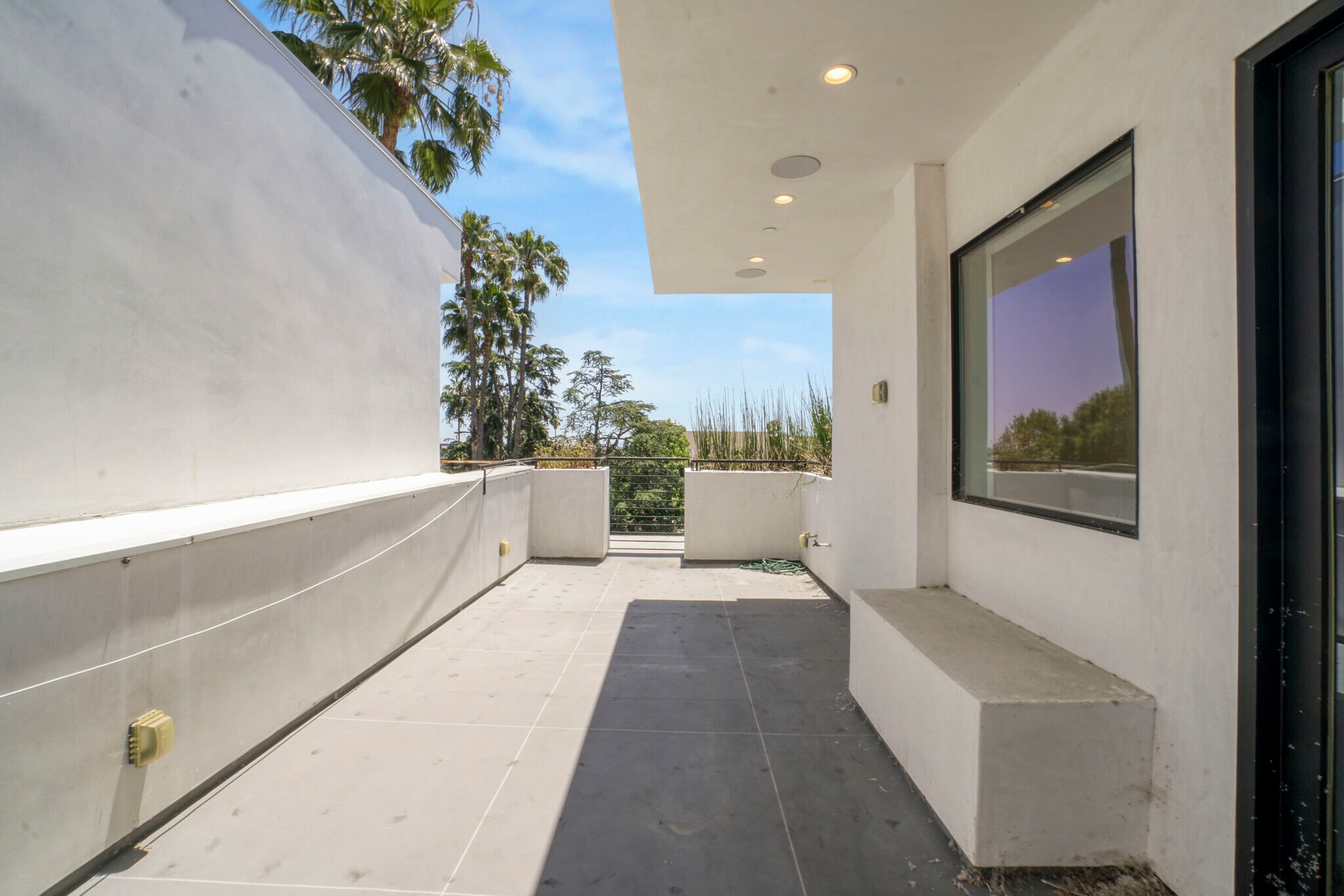 Building Photo - 1447 N Martel Ave