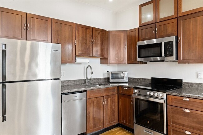 Building Photo - 64 W Cedar St