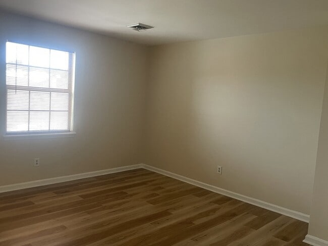 Building Photo - 125 Ellington Pl