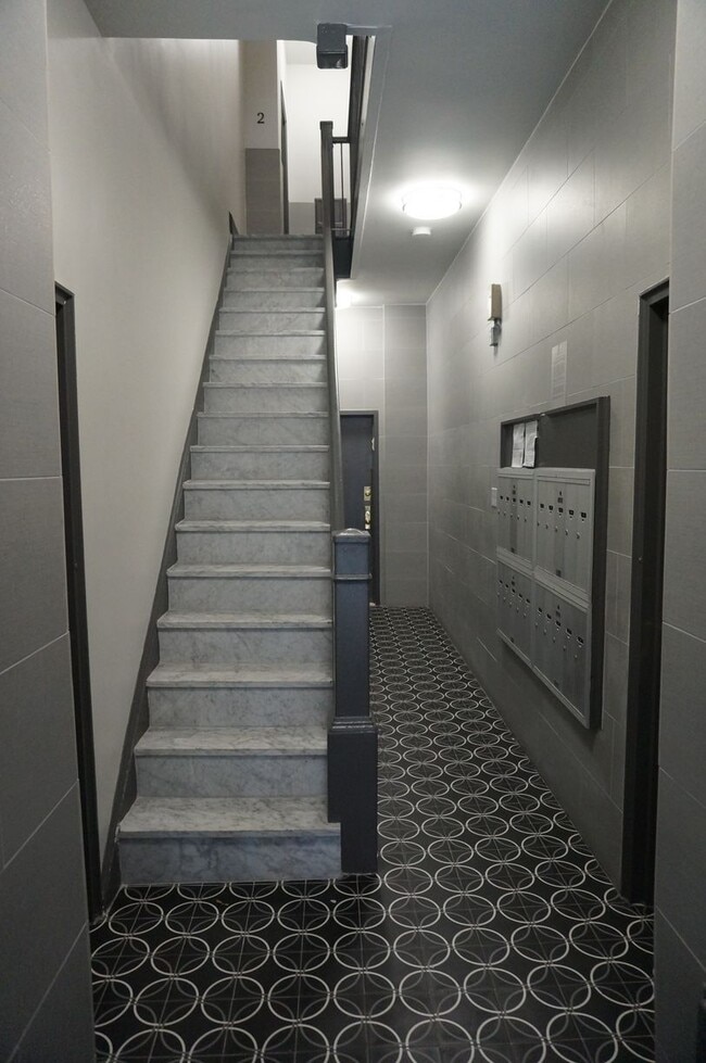 Building Photo - 430 E 85th St