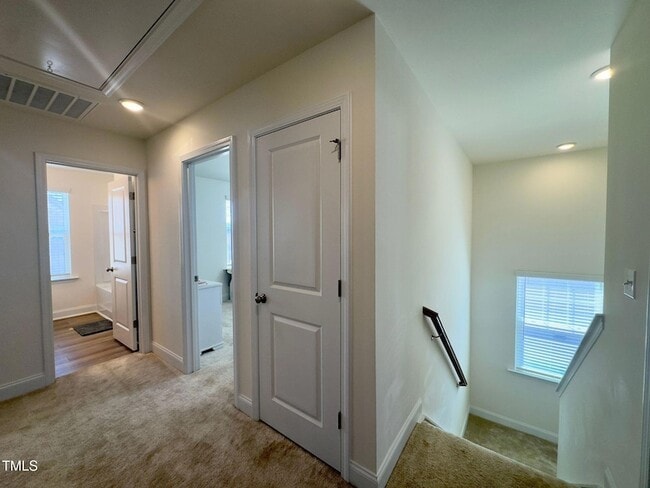 Building Photo - 109 Steel Springs Ln