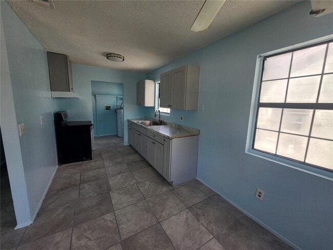 Building Photo - 1038 26th St