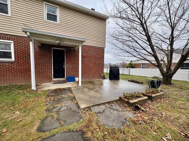 Building Photo - 3 Bedroom 1 Bathroom in Harrisburg!