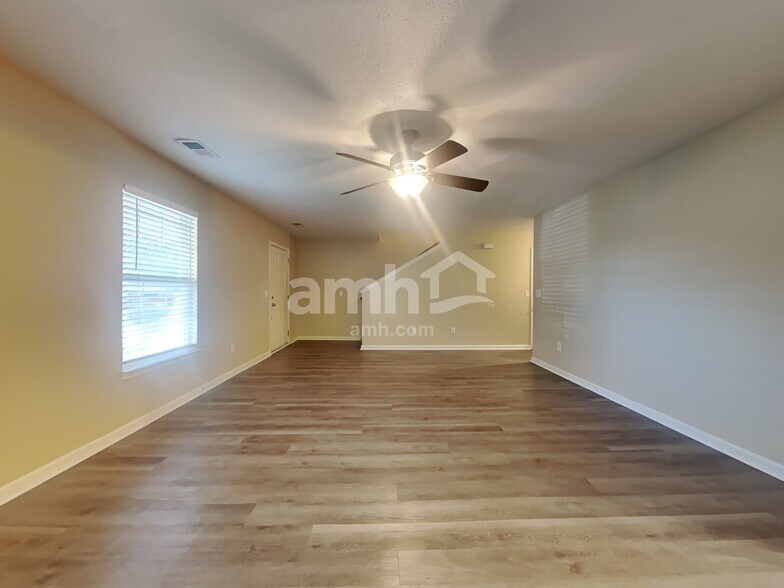 Building Photo - 224 Bainsbury Ln