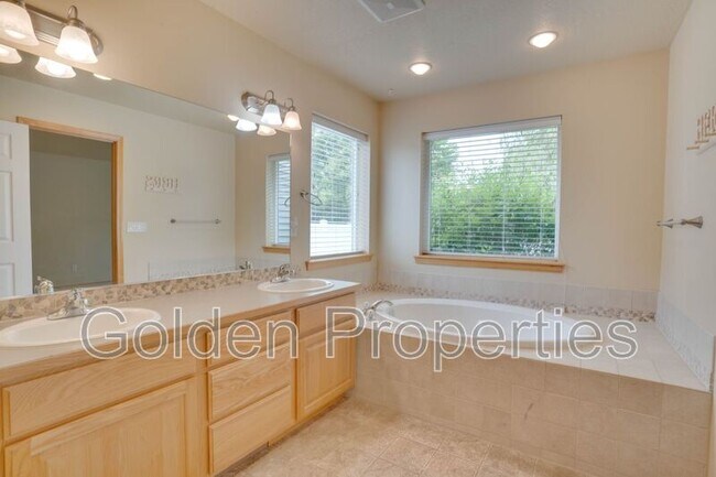 Building Photo - 3045 W Thorndale Loop