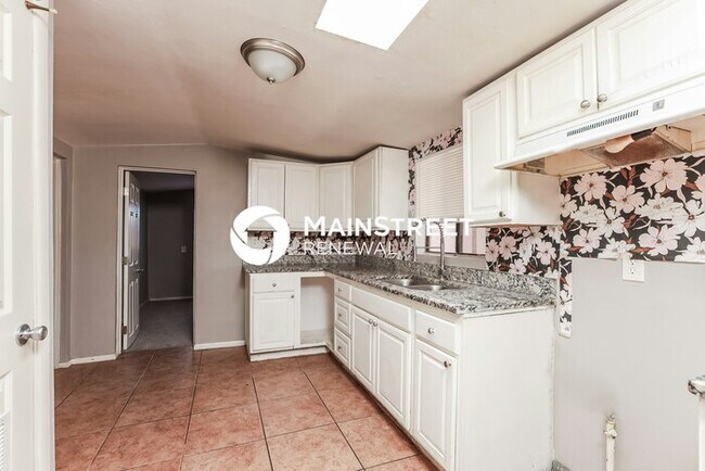 Building Photo - 4 Bedroom Pet-Friendly Home in Tucson, AZ with Main Street Renewal