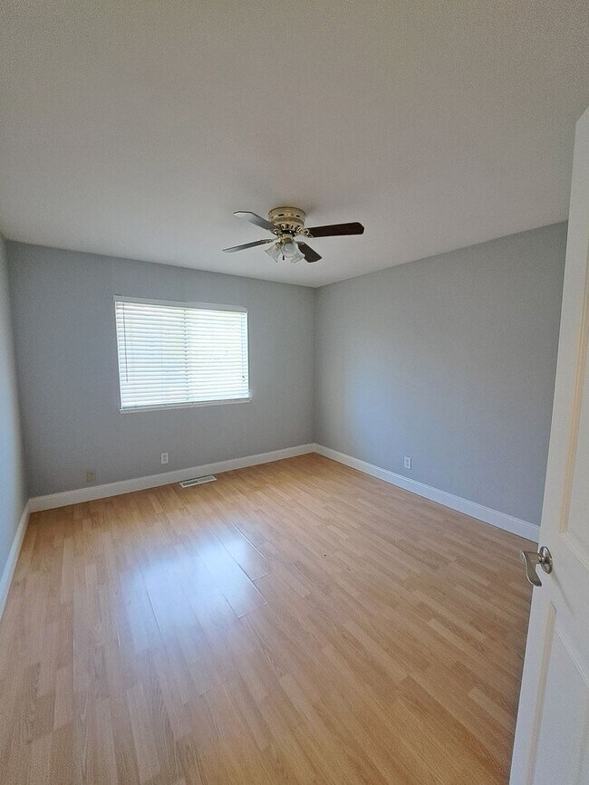 Building Photo - Expansive Oasis with a Guest House, Pool, ...