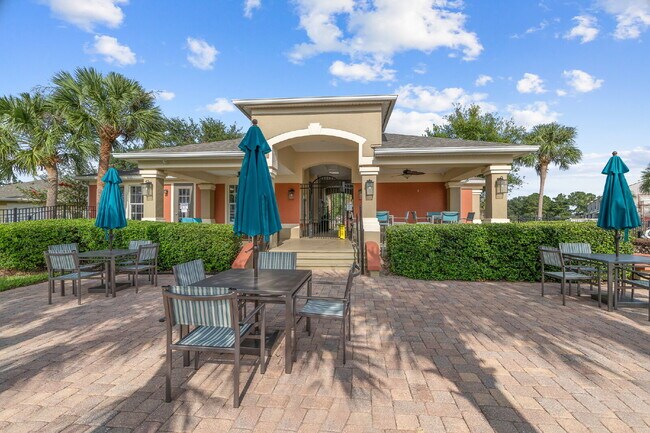 Building Photo - NEWLY UPGRADED 2BD/2.5 BATH TOWNHOME IN THE EXCLUSIVE WYNCHASE COMMUNITY!!