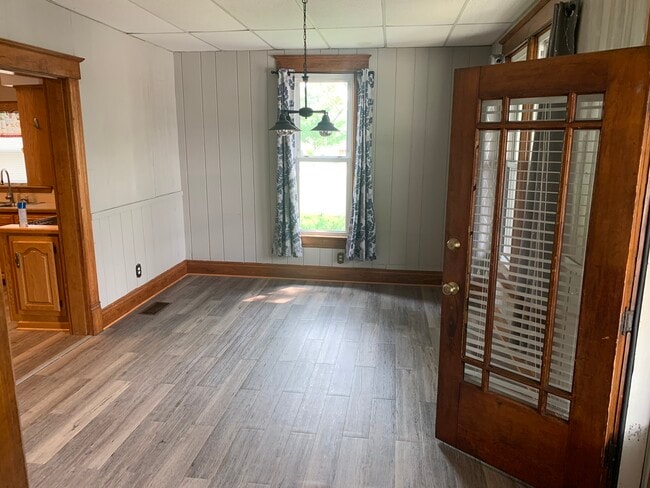 Building Photo - 256 E 5th St