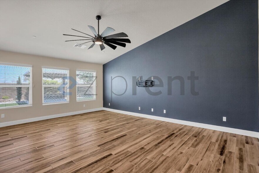 Building Photo - Unit