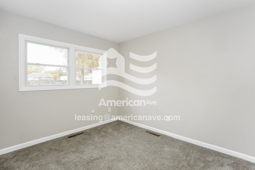 Building Photo - 20019 Lexington