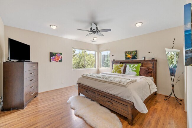 Building Photo - Furnished, 1-Year Long-Term Rental