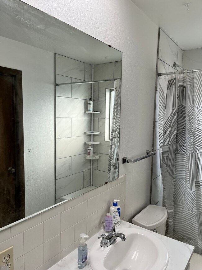 Building Photo - Space, Comfort & Convenience in One Great Home
