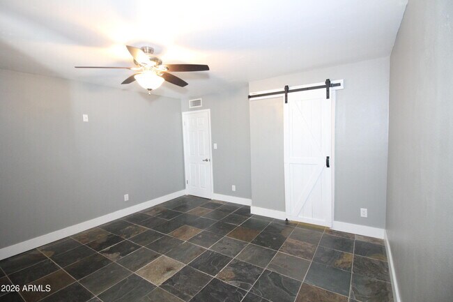 Building Photo - 1924 E Fremont Dr