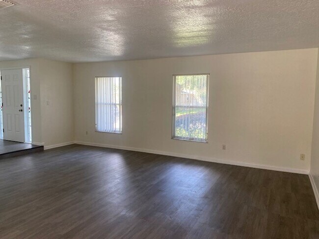 Building Photo - 3/2 Split Plan Pool Home in Indian Trails - Available 8/7