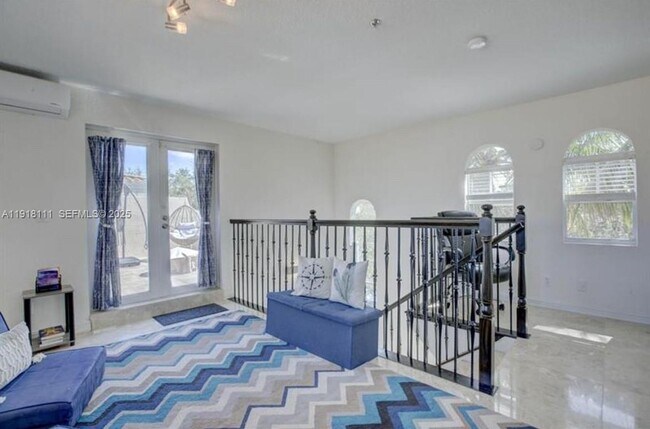 Building Photo - 601 NE 11th Ave