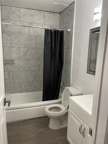 Building Photo - 806 Esplanade