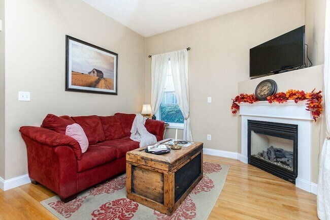 Building Photo - 224 Salem St