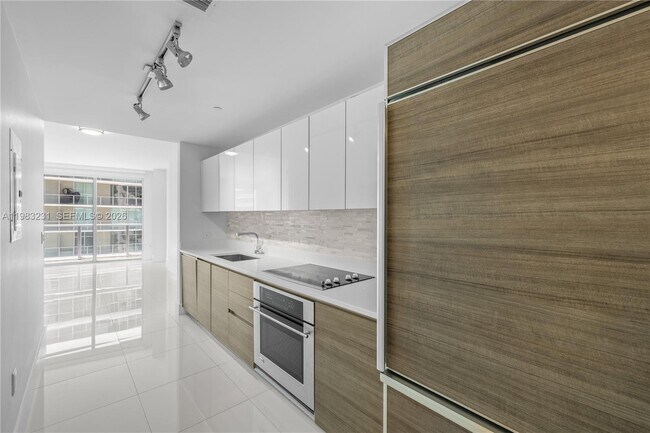 Building Photo - 1100 S Miami Ave