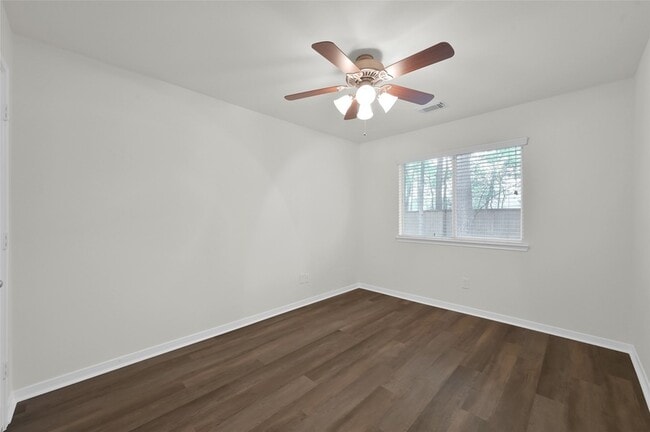 Building Photo - 10 Barker Ridge Ct