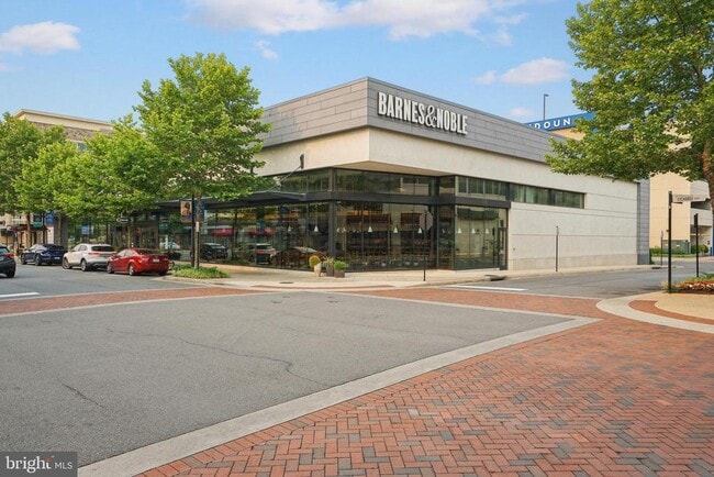 Building Photo - 44707 Plympton Square