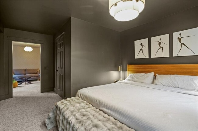 Building Photo - 80 Lakeshore Dr