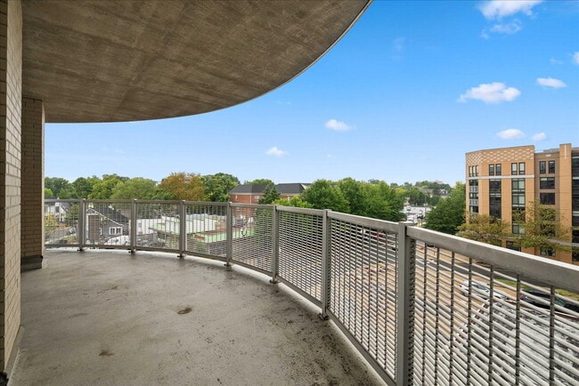 Building Photo - Experience Luxury Living in the Heart of Clarendon