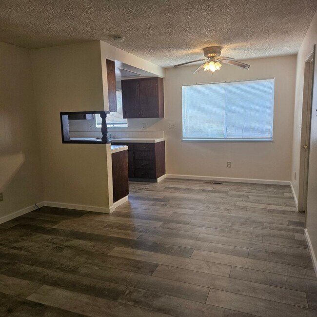 Building Photo - 4 Bedroom Home in Northeast Modesto
