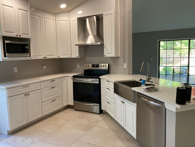 Building Photo - 8150 Loch Lomond Ln