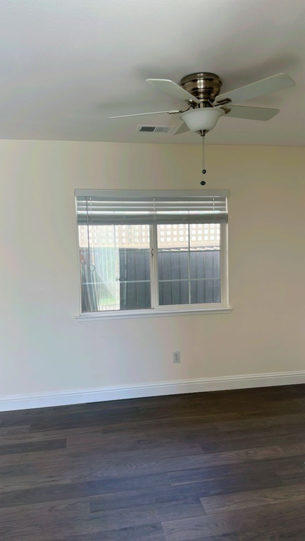 Building Photo - $500.00 off first full months rent
