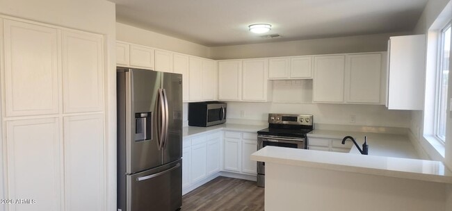 Building Photo - 12626 W Paradise Dr