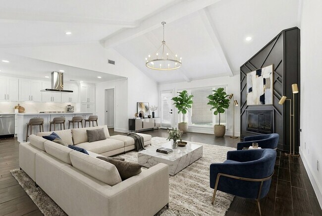 Building Photo - 2410 Del Norte St