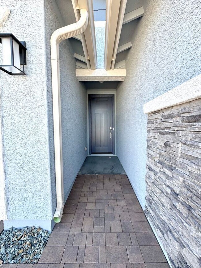 Building Photo - New 5-Bedroom Home in Phoenix with Upgrade...