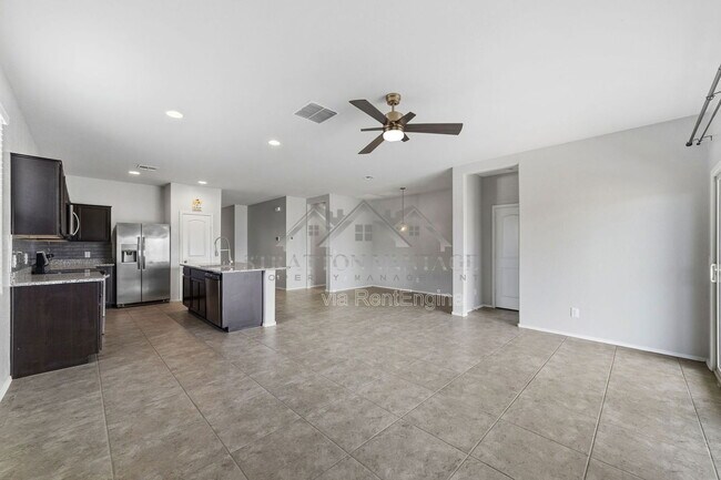 Building Photo - 17878 N Pietra Rd