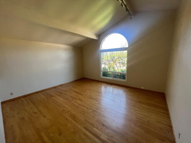 Building Photo - 2975 Fahrner Ct