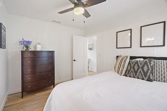 Building Photo - 2464 Jefferson St