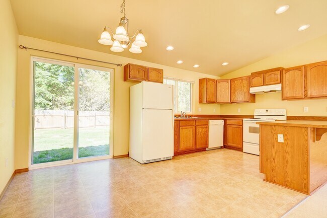 Building Photo - Spacious Coupeville Home! Dogs are Negotiable!