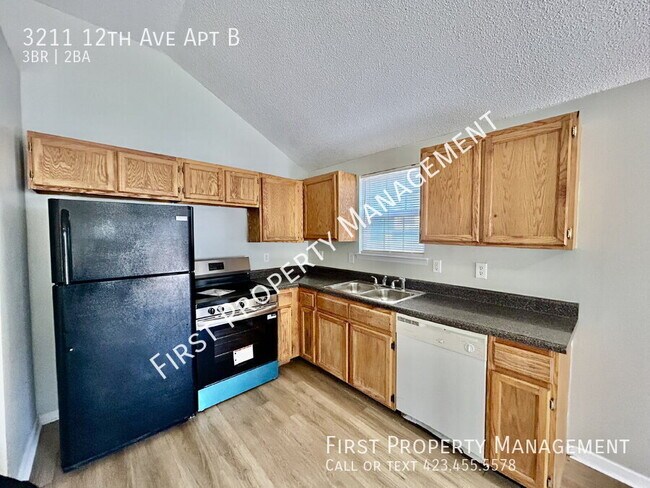 Building Photo - 3211 12th Ave