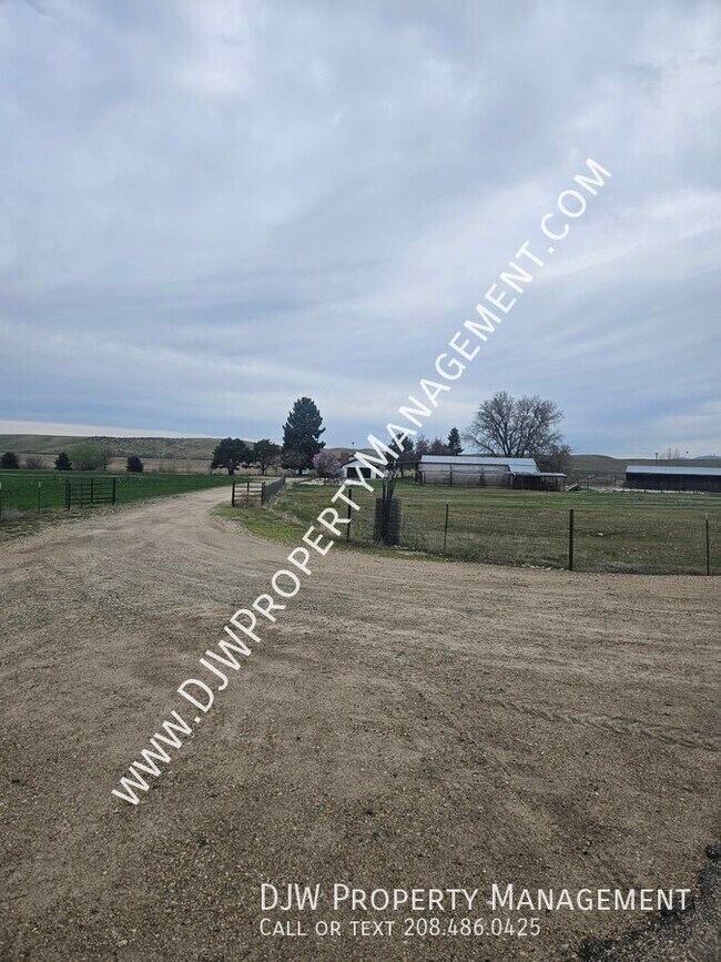 Building Photo - 7196 Edna Ln